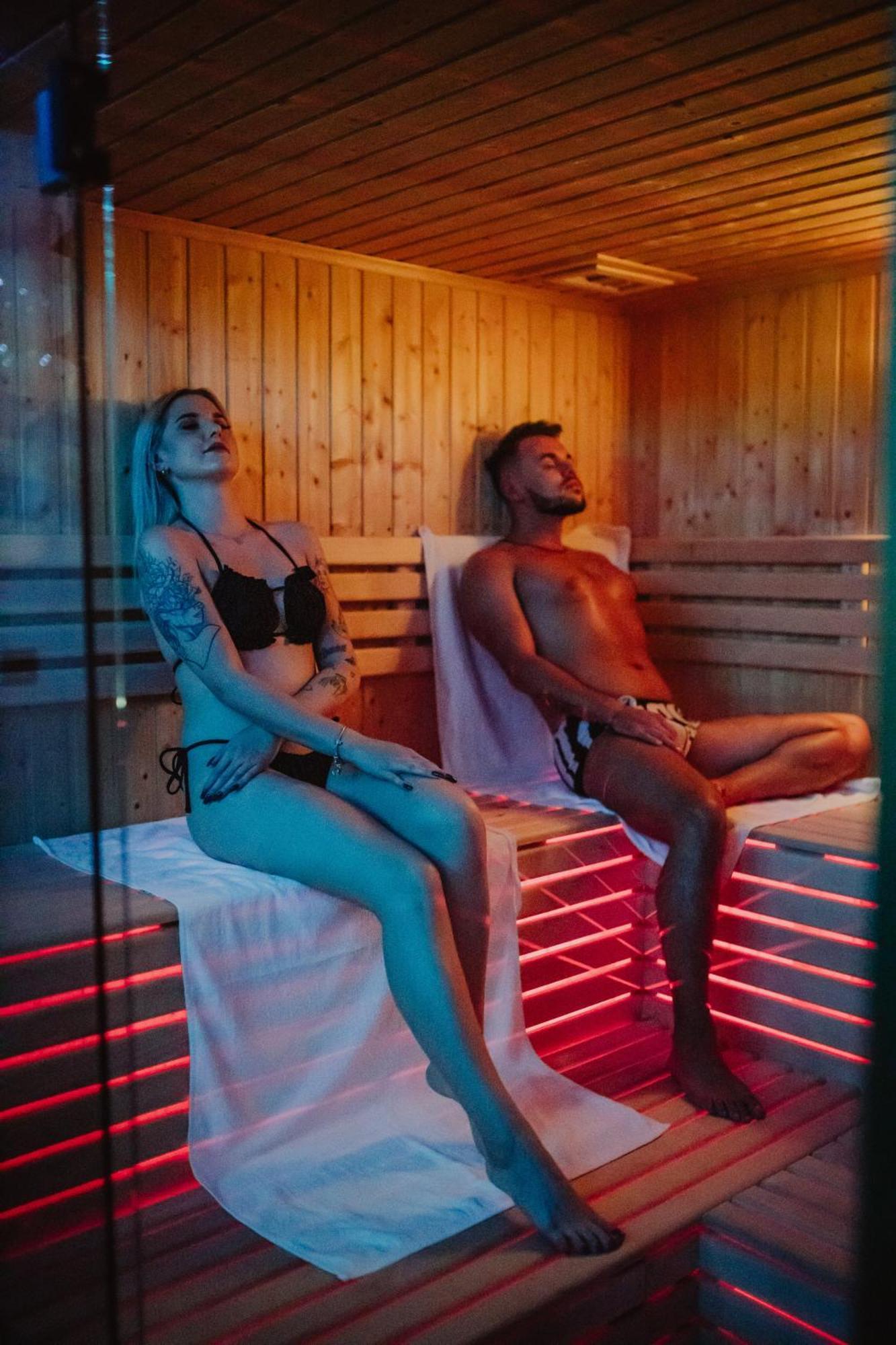 Maciejowe Wzgorze Domek Z Dwoma Niezaleznymi Apartamentami Ze Spa - Sauna, Jacuzzi, Teznia, Izba Solna I Solankowa, Balia Na Wylacznosc Z Hydromasazami 拉布卡 外观 照片